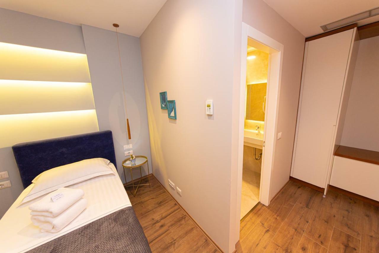 Light Hotel Yzberishti Extérieur photo