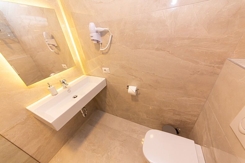 Light Hotel Yzberishti Extérieur photo