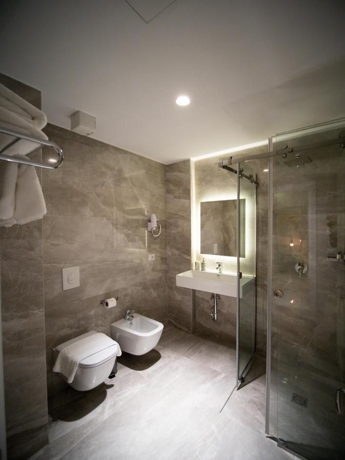 Light Hotel Yzberishti Extérieur photo
