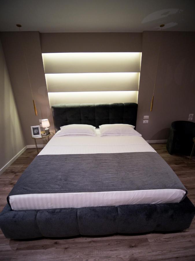 Light Hotel Yzberishti Extérieur photo