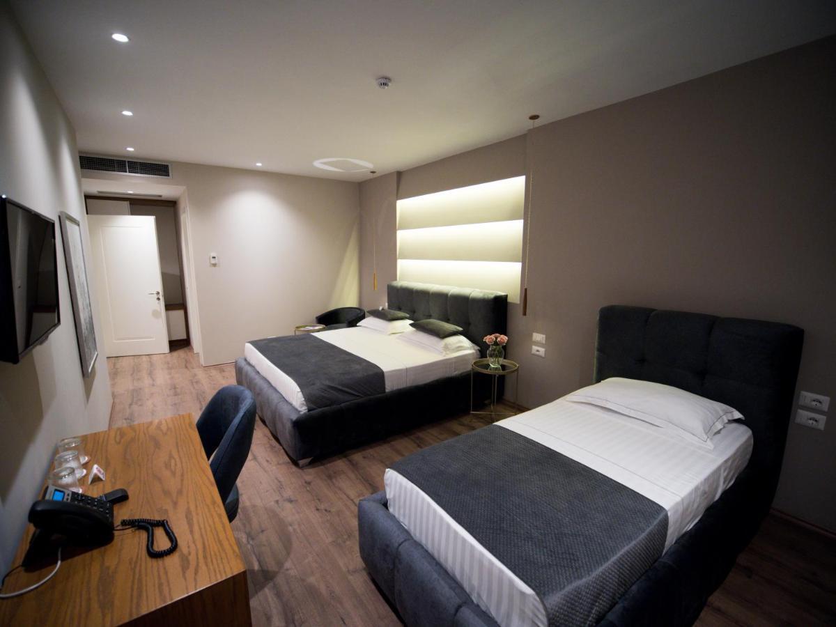 Light Hotel Yzberishti Extérieur photo